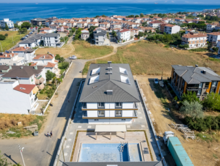 Kumbağ Deniz Tarafında Havuzlu Sitede Satılık Lüks 1+1 Daireler