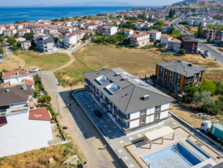 Kumbağ Deniz Tarafında Havuzlu Sitede Satılık Lüks 1+1 Daireler