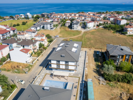 Kumbağ Deniz Tarafında Havuzlu Sitede Satılık Lüks 1+1 Daireler