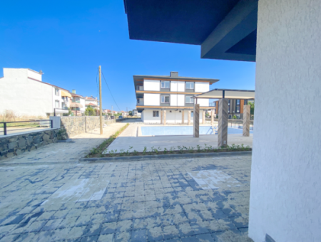 Kumbağ Deniz Tarafında Havuzlu Sitede Satılık Lüks 1+1 Daireler