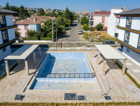 Kumbağ Deniz Tarafında Havuzlu Sitede Satılık Lüks 2+1 Daireler