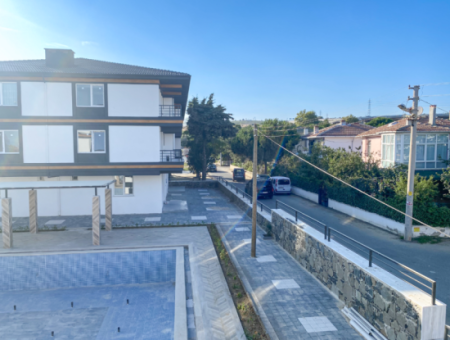 Kumbağ Deniz Tarafında Havuzlu Sitede Satılık Lüks 2+1 Daireler