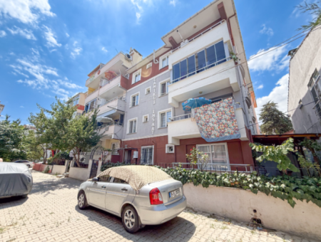 Kumbağ'da Pazar Sokağına Yakın Eşyalı Geniş 2+1 Satılık Daire