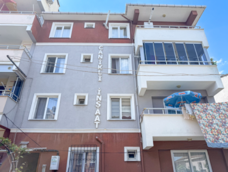 Kumbağ'da Pazar Sokağına Yakın Eşyalı Geniş 2+1 Satılık Daire