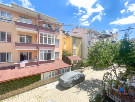 Kumbağ'da Pazar Sokağına Yakın Eşyalı Geniş 2+1 Satılık Daire