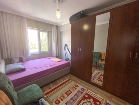 Kumbağ'da Pazar Sokağına Yakın Eşyalı Geniş 2+1 Satılık Daire