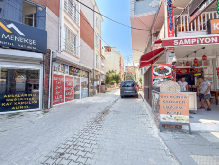 Kumbağ'da Merkezi Konumda Bahçeli Satılık 2+1 Daire