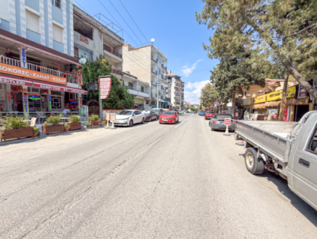 Kumbağ'da Merkezi Konumda Bahçeli Satılık 2+1 Daire