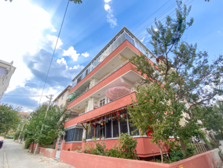 Kumbağ Merkezi Konumda Geniş Balkonlu Eşyalı 2+1 Satılık Daire