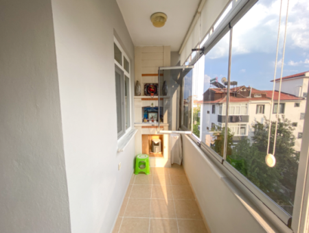 Kumbağ Merkezi Konumda Geniş Balkonlu Eşyalı 2+1 Satılık Daire