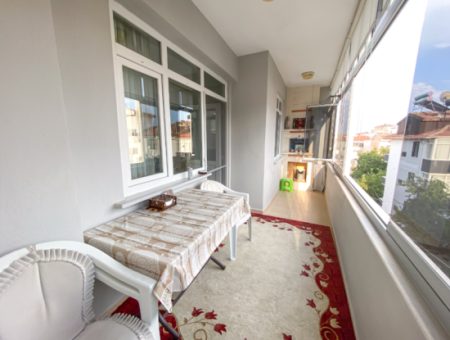 Kumbağ Merkezi Konumda Geniş Balkonlu Eşyalı 2+1 Satılık Daire
