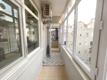 Kumbağ Merkezi Konumda Geniş Balkonlu Eşyalı 2+1 Satılık Daire