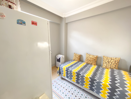 Kumbağ Merkezi Konumda Geniş Balkonlu Eşyalı 2+1 Satılık Daire