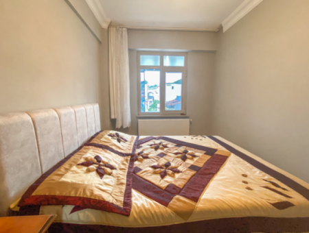 Kumbağ Merkezi Konumda Geniş Balkonlu Eşyalı 2+1 Satılık Daire