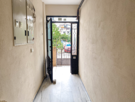 Kumbağ Merkezi Konumda Geniş Balkonlu Eşyalı 2+1 Satılık Daire