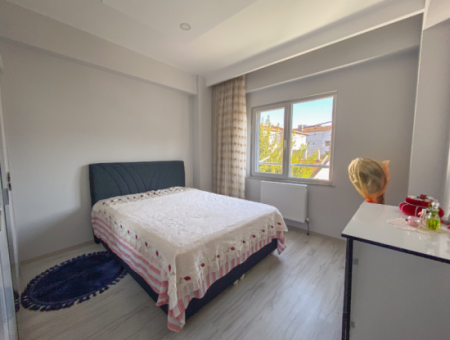 Kumbağ Pazar Sokağına Yakın Geniş Eşyalı 2+1 Kiralık Daire