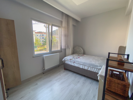 Kumbağ Pazar Sokağına Yakın Geniş Eşyalı 2+1 Kiralık Daire