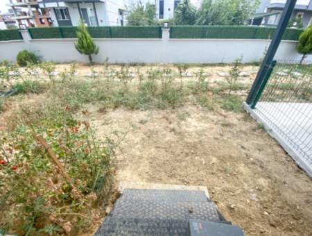 Havuzlu Aquaparklı Güvenlikli Site İçinde Satılık Bahçeli 1+1 Daire