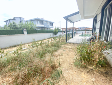 Havuzlu Aquaparklı Güvenlikli Site İçinde Satılık Bahçeli 1+1 Daire