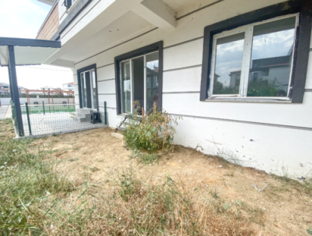 Havuzlu Aquaparklı Güvenlikli Site İçinde Satılık Bahçeli 1+1 Daire