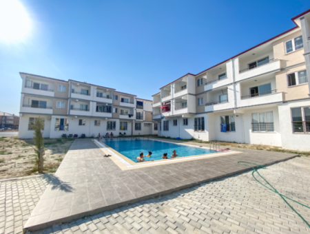 Kumbağ'da Havuzlu Site İçerisinde Eşyalı Kiralık 1+1 Daire
