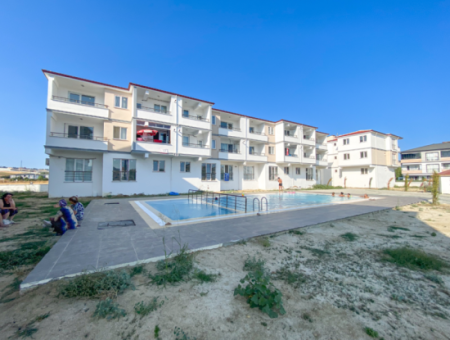 Kumbağ'da Havuzlu Site İçerisinde Eşyalı Kiralık 1+1 Daire