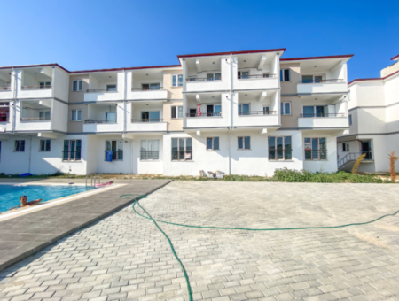 Kumbağ'da Havuzlu Site İçerisinde Eşyalı Kiralık 1+1 Daire