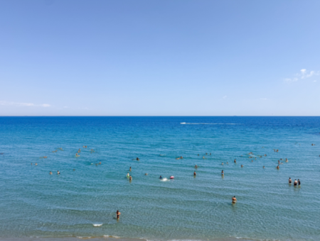 Kumbağ Sahil Kordonunda Panoramik Deniz Manzaralı 1+1 Kiralık