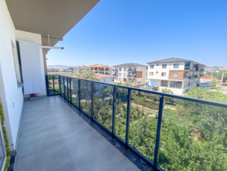 Kumbağ Havuzlu Sitede Denize Yakın Kiralık 2+1 Sıfır Daireler