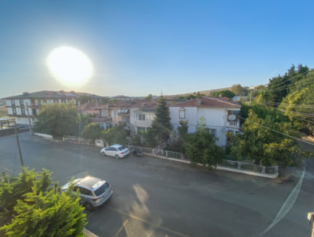 Kumbağ'da Caddenin Deniz Tarafında Eşyalı 2+1 Kiralık Daire
