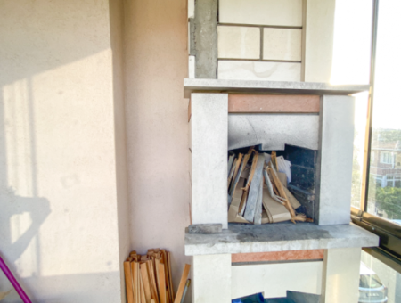 Kumbağ'da Caddenin Deniz Tarafında Eşyalı 2+1 Kiralık Daire