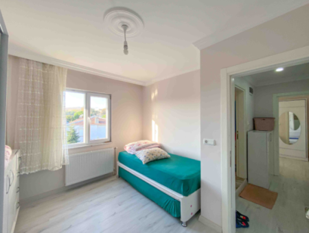 Kumbağ'da Caddenin Deniz Tarafında Eşyalı 2+1 Kiralık Daire