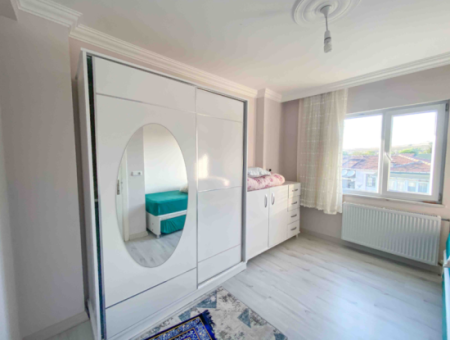 Kumbağ'da Caddenin Deniz Tarafında Eşyalı 2+1 Kiralık Daire