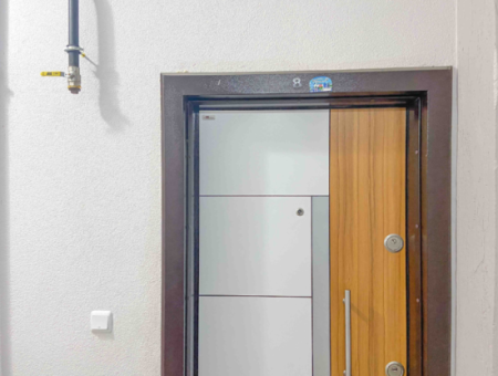Kumbağ'da Caddenin Deniz Tarafında Eşyalı 2+1 Kiralık Daire