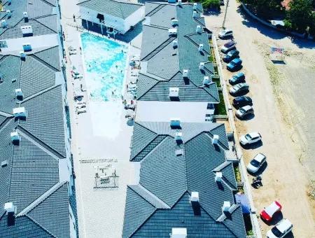 Kumbağ Denize Sıfır Havuzlu Satılık Yazlık