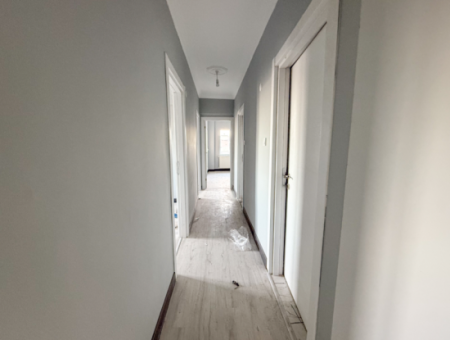 Altınova'da Merkezi Konumda Çok Geniş 3+1 Kiralık Daire