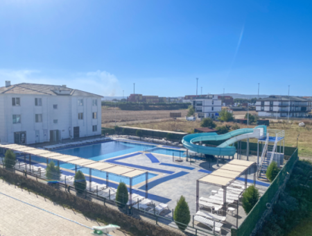 Aquaparklı Havuzlu Denize Yakın Sitede Satılık 2+1 Daire