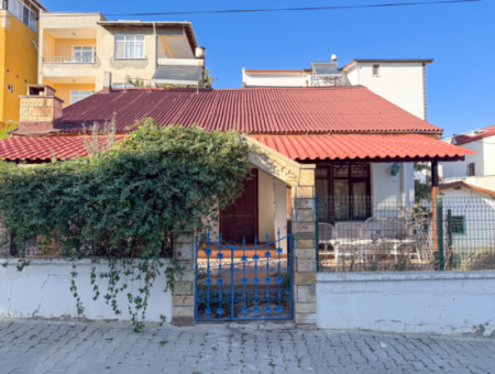Kumbağ Merkezde Satılık 3+1 Villa Ve 300 M2 İmarlı Arsası