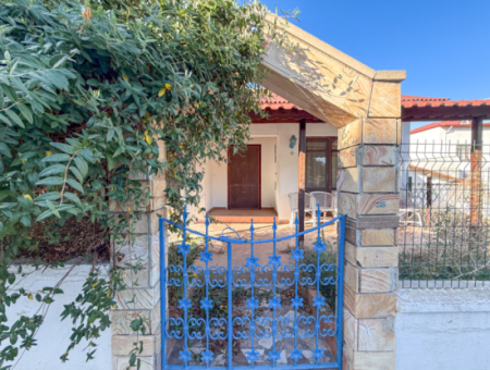 Kumbağ Merkezde Satılık 3+1 Villa Ve 300 M2 İmarlı Arsası