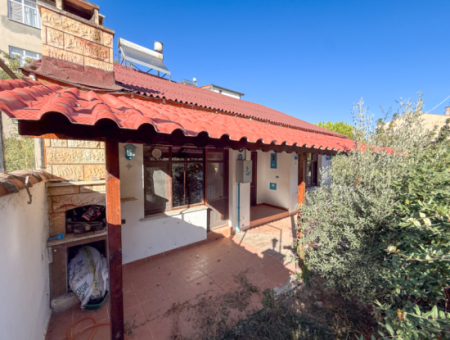 Kumbağ Merkezde Satılık 3+1 Villa Ve 300 M2 İmarlı Arsası