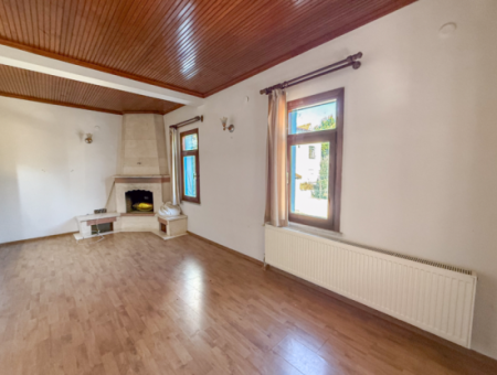 Kumbağ Merkezde Satılık 3+1 Villa Ve 300 M2 İmarlı Arsası