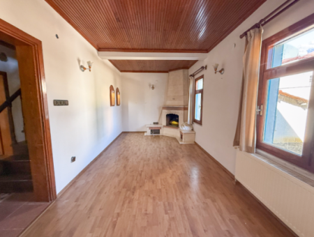 Kumbağ Merkezde Satılık 3+1 Villa Ve 300 M2 İmarlı Arsası