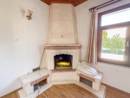 Kumbağ Merkezde Satılık 3+1 Villa Ve 300 M2 İmarlı Arsası