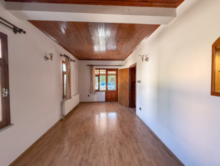 Kumbağ Merkezde Satılık 3+1 Villa Ve 300 M2 İmarlı Arsası