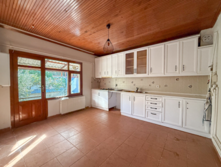 Kumbağ Merkezde Satılık 3+1 Villa Ve 300 M2 İmarlı Arsası