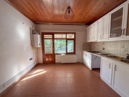 Kumbağ Merkezde Satılık 3+1 Villa Ve 300 M2 İmarlı Arsası