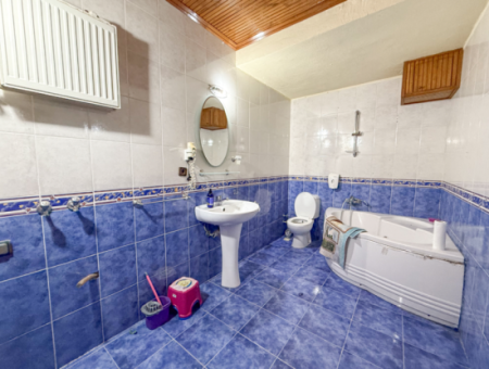 Kumbağ Merkezde Satılık 3+1 Villa Ve 300 M2 İmarlı Arsası