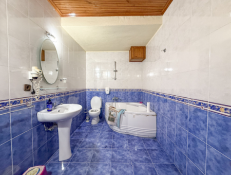 Kumbağ Merkezde Satılık 3+1 Villa Ve 300 M2 İmarlı Arsası