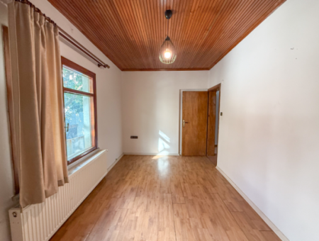 Kumbağ Merkezde Satılık 3+1 Villa Ve 300 M2 İmarlı Arsası