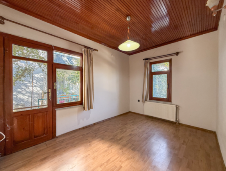 Kumbağ Merkezde Satılık 3+1 Villa Ve 300 M2 İmarlı Arsası